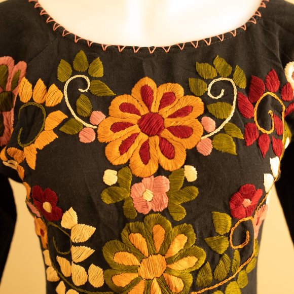 🌸 2 x $49 🌸  Beautiful hand embroidered Mexican dress - Picture 6 of 9
